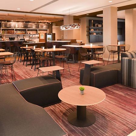 Courtyard By Marriott Toledo North Hotell Exteriör bild