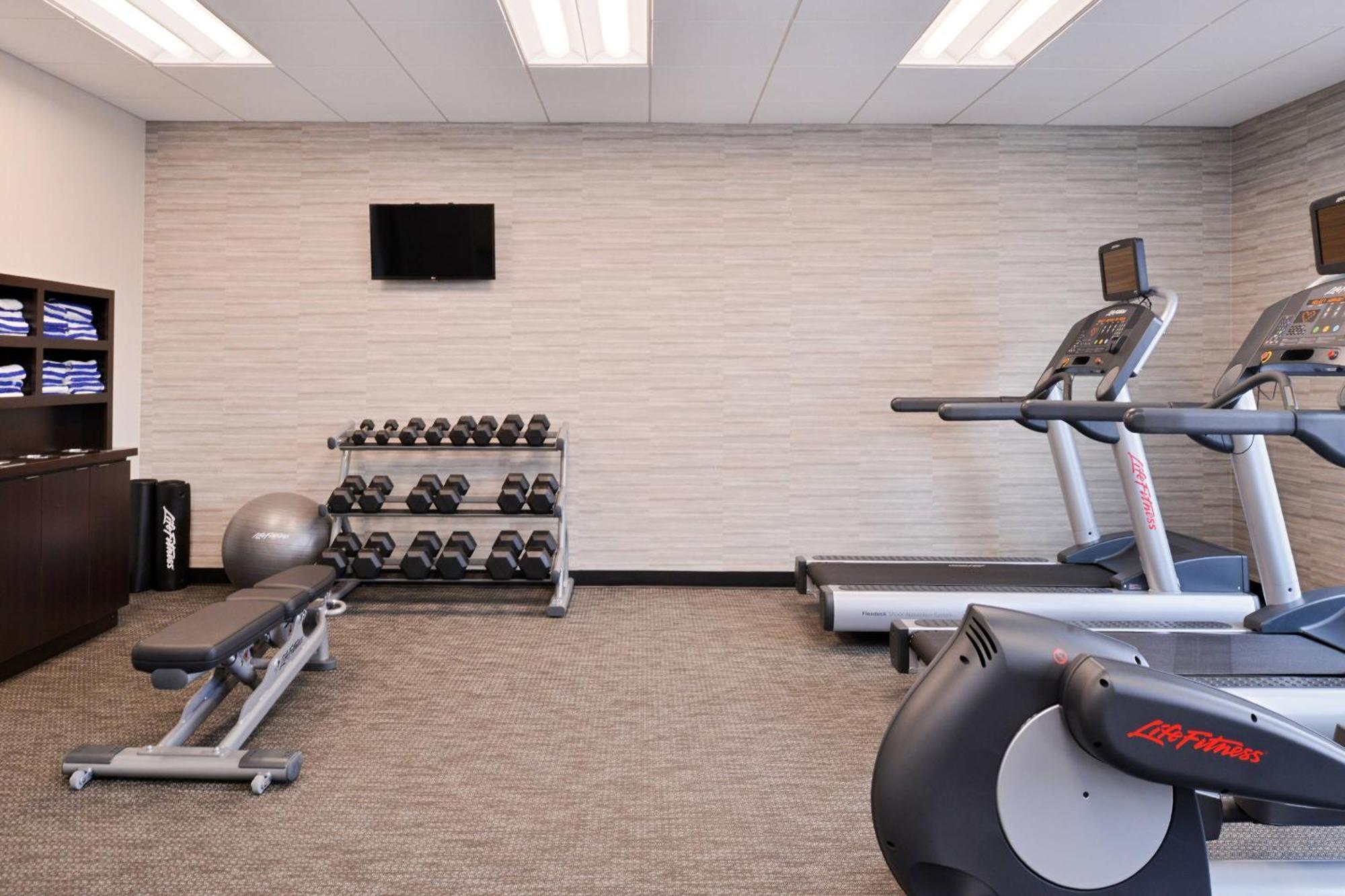 Courtyard By Marriott Toledo North Hotell Exteriör bild
