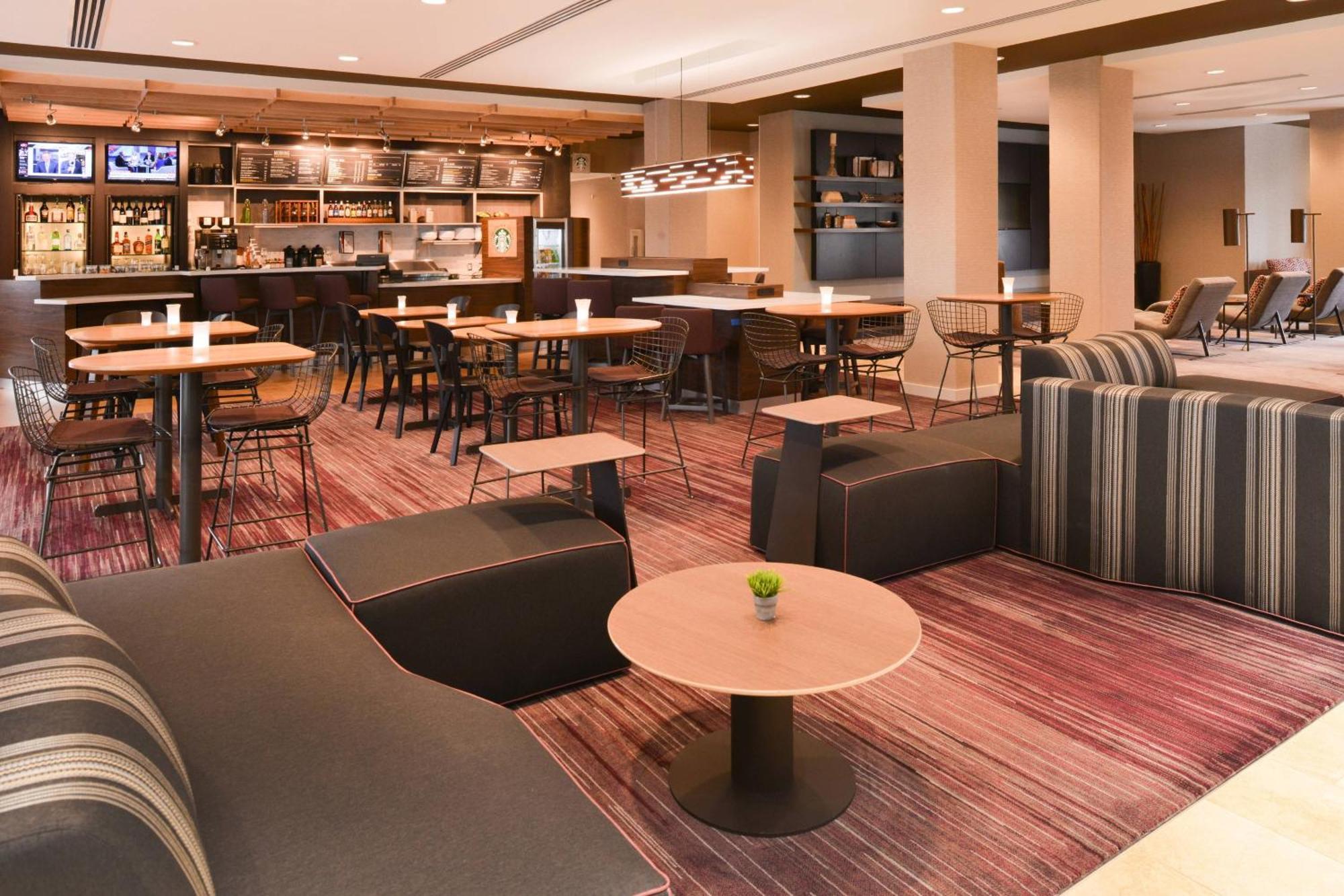 Courtyard By Marriott Toledo North Hotell Exteriör bild