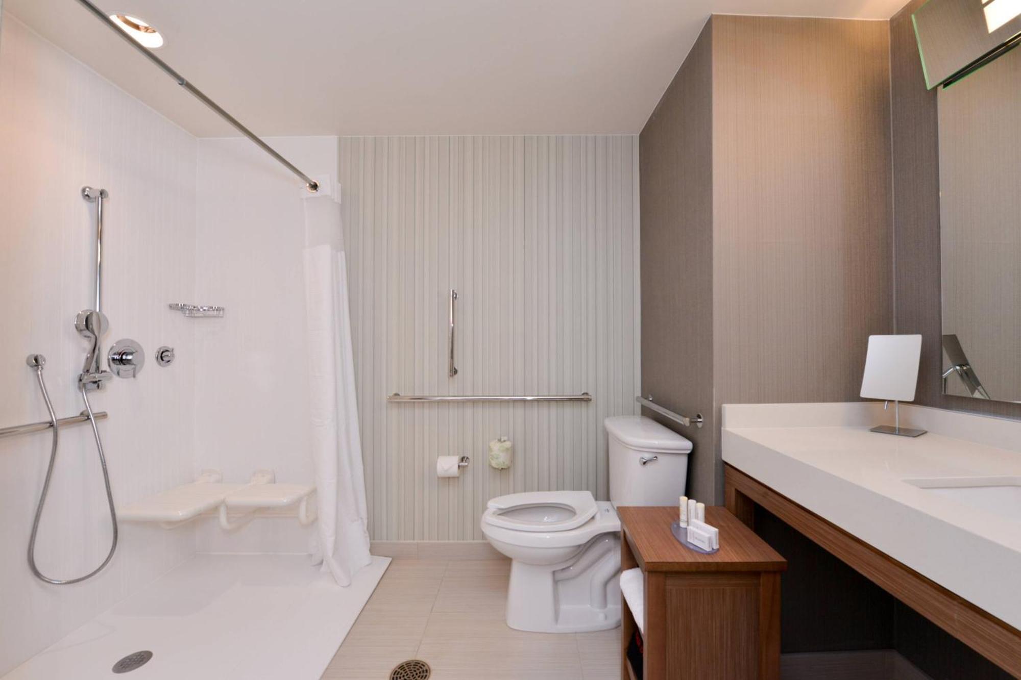 Courtyard By Marriott Toledo North Hotell Exteriör bild