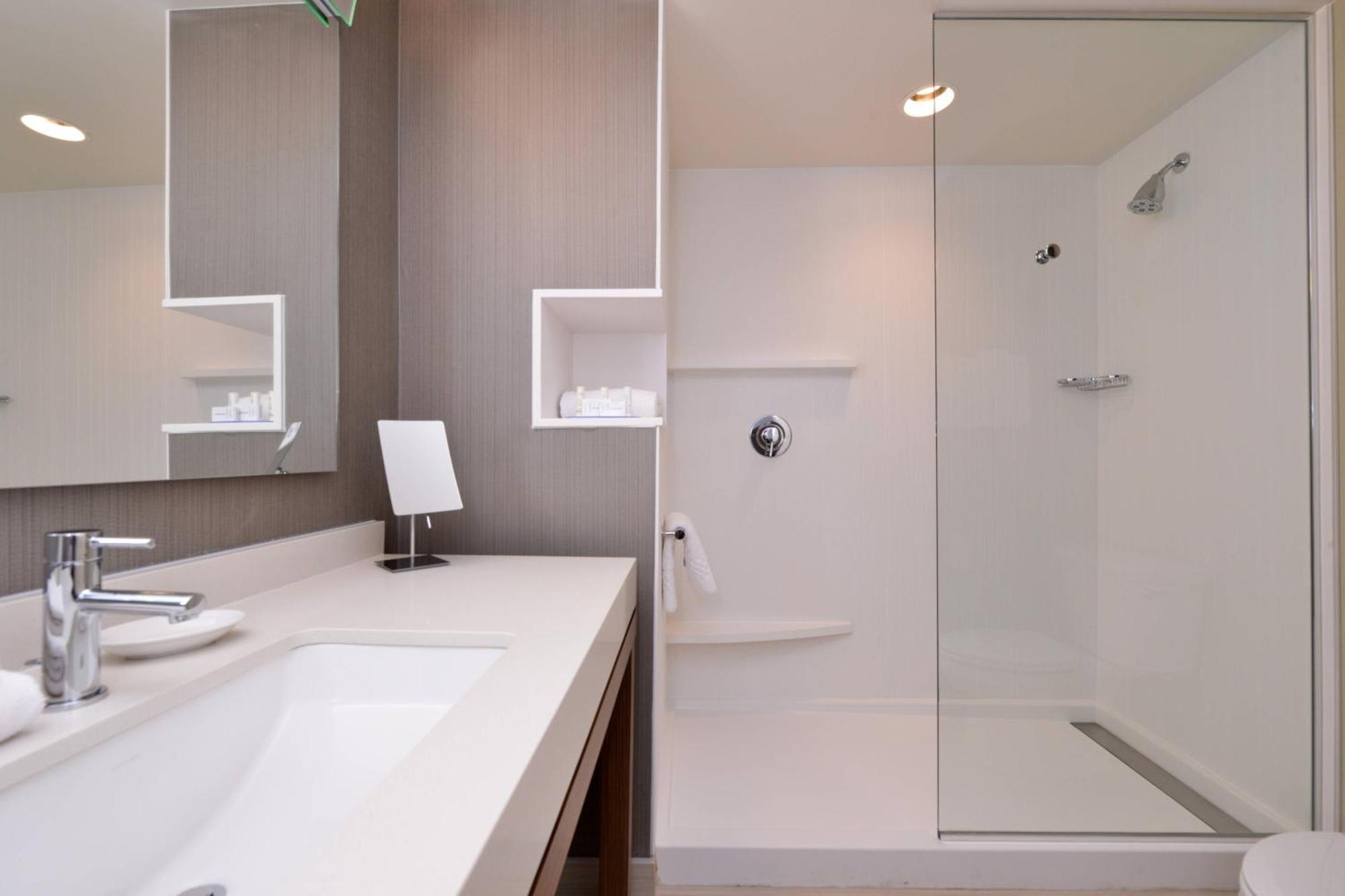 Courtyard By Marriott Toledo North Hotell Exteriör bild